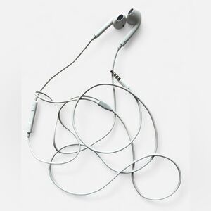 Apple Earphones with Remote and Mic for iPhone, iPod Touch, iPad (MB770G/A)